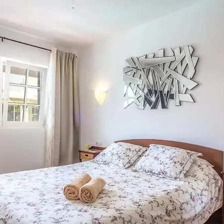 فيلة Puerto Del Carmen Sleeps 8 Air Con Wifi بويرتو ذيل كارمين