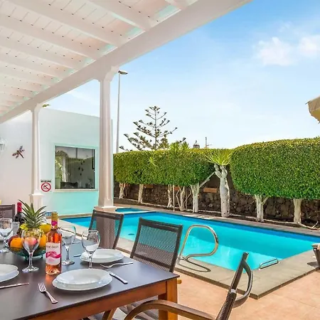 Puerto Del Carmen Sleeps 8 Air Con Wifi فيلة